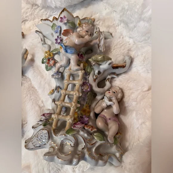 Vintage UCAGCO Porcelain Cherub Vases - Picture 5 of 11